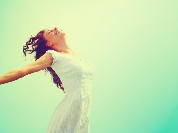 Free Happy Woman Enjoying Nature. Beauty Girl Outdoor